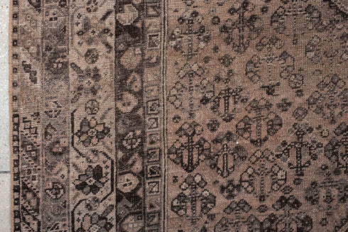 Vintage Shiraz Area Rug (7' x 10')